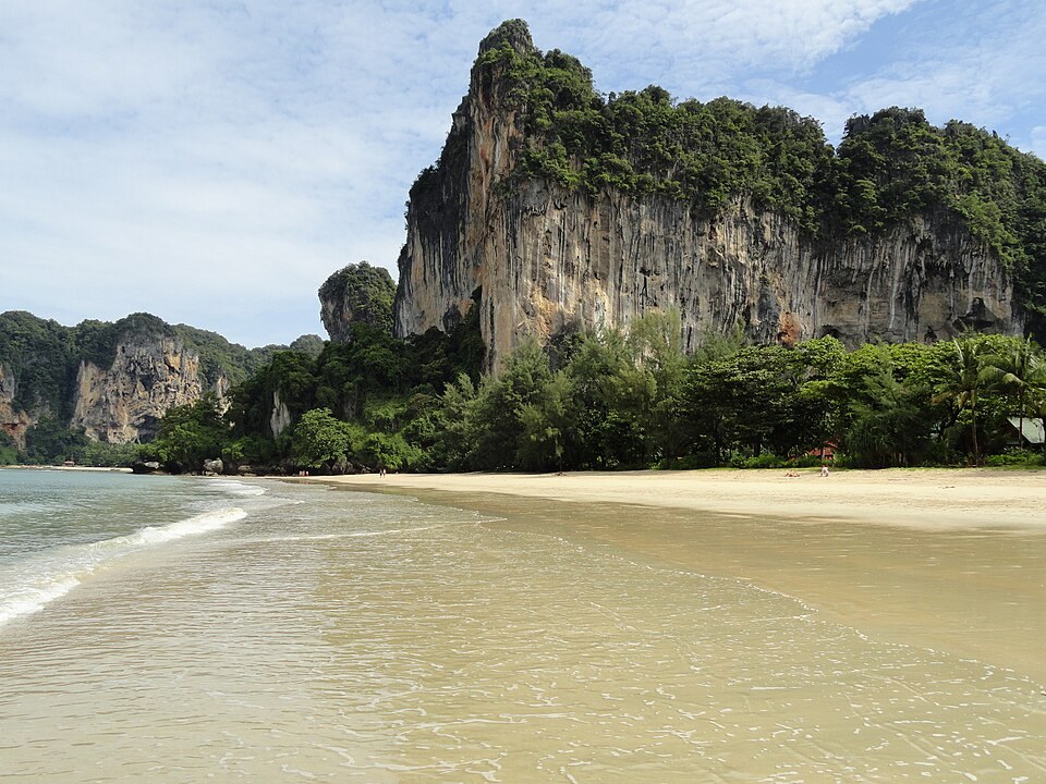 Falaises et plage de Railay en Thaïlande